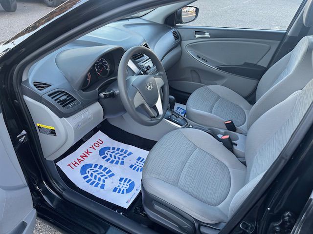 2015 Hyundai Accent Image 9