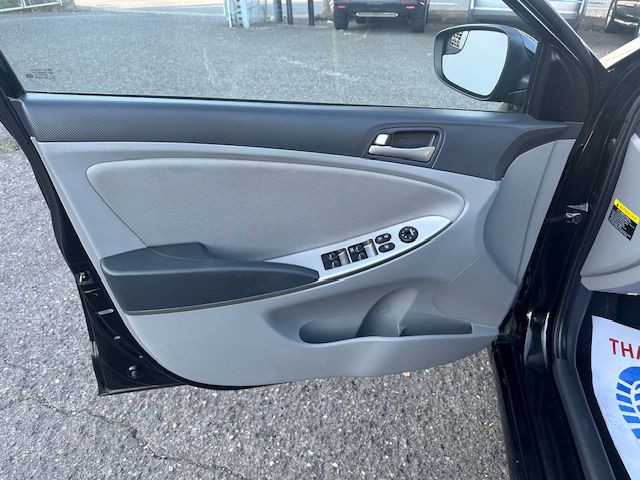 2015 Hyundai Accent Image 10