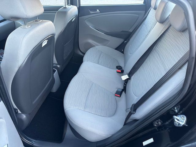 2015 Hyundai Accent Image 11