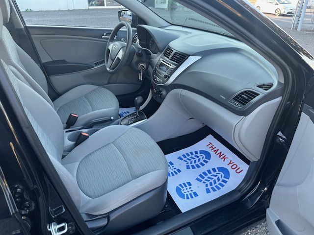 2015 Hyundai Accent Image 12