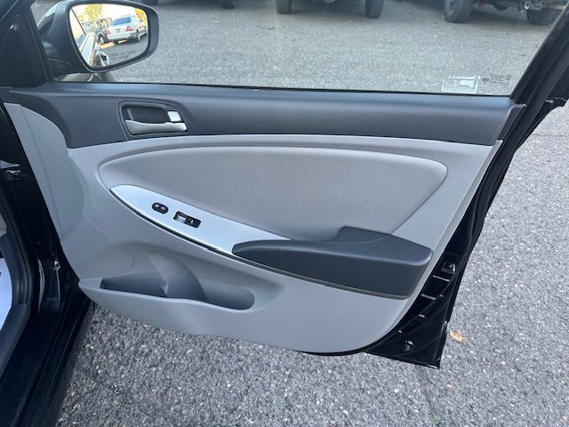 2015 Hyundai Accent Image 13