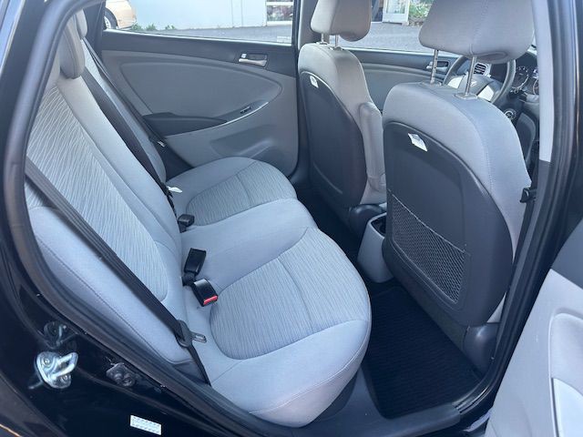 2015 Hyundai Accent Image 14