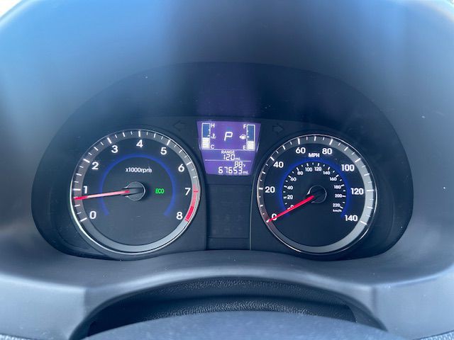 2015 Hyundai Accent Image 19