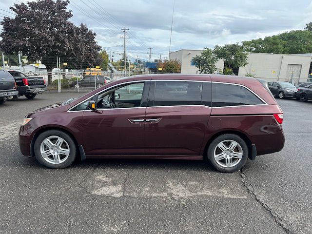 2012 Honda Odyssey Image 2