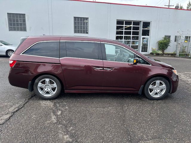 2012 Honda Odyssey Image 4