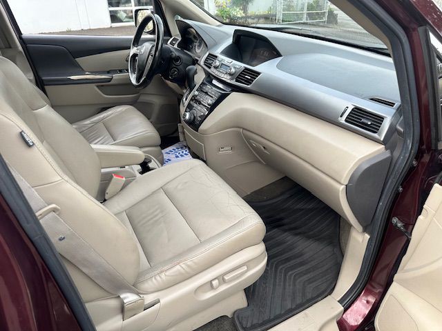 2012 Honda Odyssey Image 11