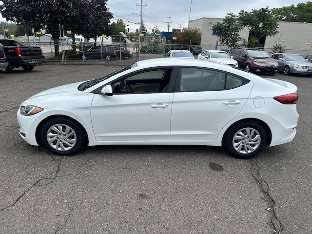 2017 Hyundai Elantra Image 2