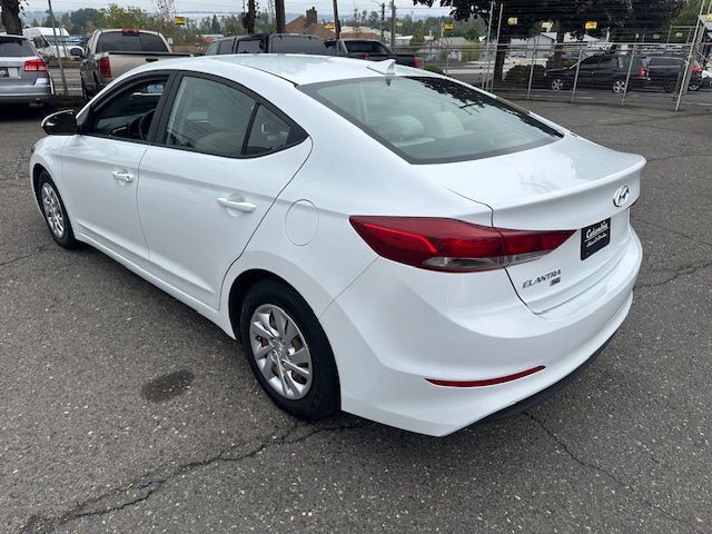 2017 Hyundai Elantra Image 3