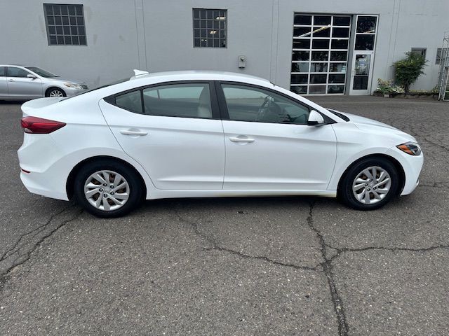 2017 Hyundai Elantra Image 6