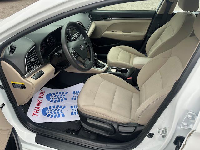 2017 Hyundai Elantra Image 8