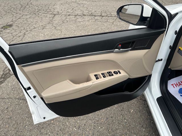 2017 Hyundai Elantra Image 9