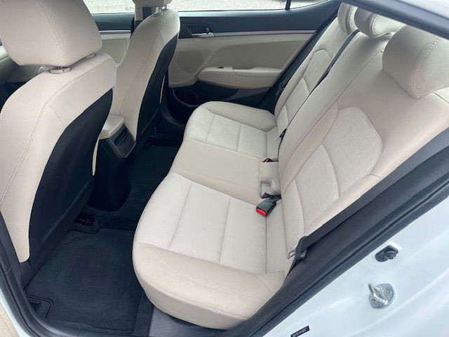 2017 Hyundai Elantra Image 10