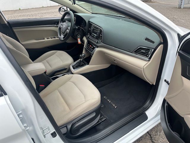 2017 Hyundai Elantra Image 11