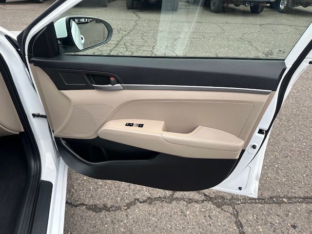 2017 Hyundai Elantra Image 12