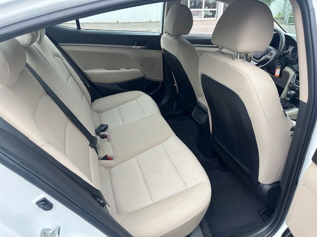 2017 Hyundai Elantra Image 13