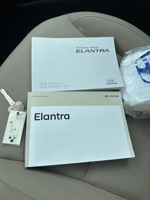 2017 Hyundai Elantra Image 17