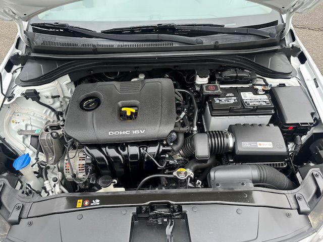 2017 Hyundai Elantra Image 22