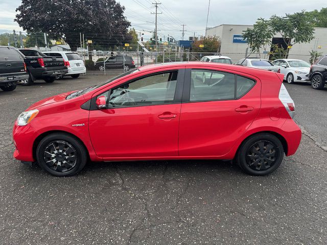 2013 Toyota Prius Image 2