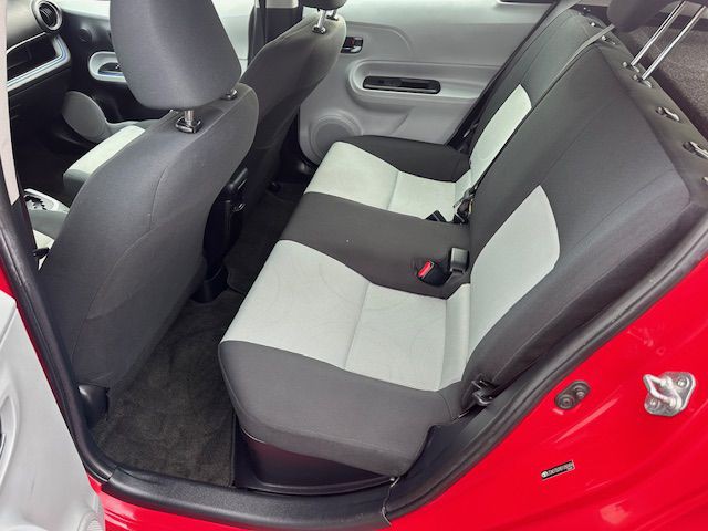 2013 Toyota Prius Image 11