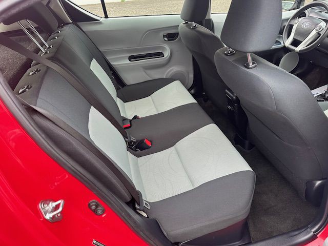 2013 Toyota Prius Image 14