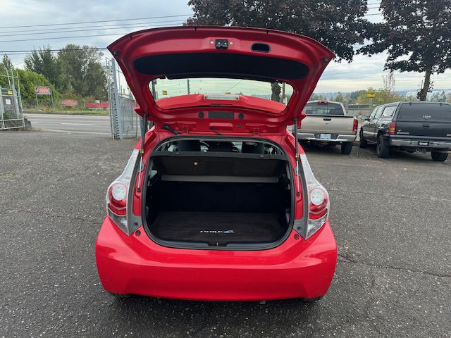 2013 Toyota Prius Image 17