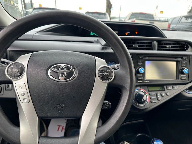 2013 Toyota Prius Image 19