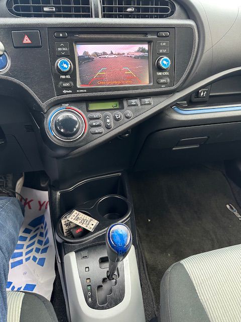 2013 Toyota Prius Image 20