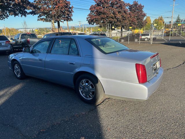 2004 Cadillac DeVille Image 3