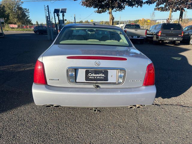 2004 Cadillac DeVille Image 4