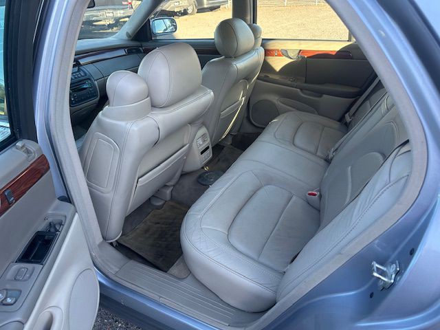 2004 Cadillac DeVille Image 13