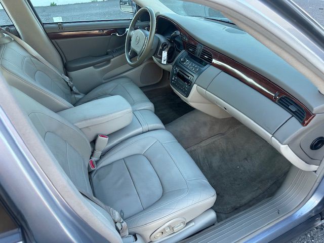 2004 Cadillac DeVille Image 14