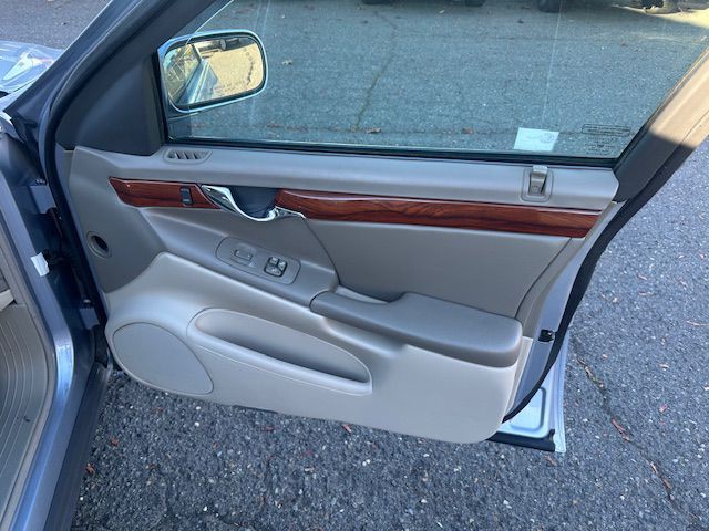 2004 Cadillac DeVille Image 15