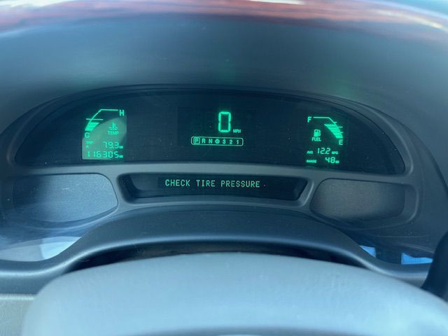 2004 Cadillac DeVille Image 17