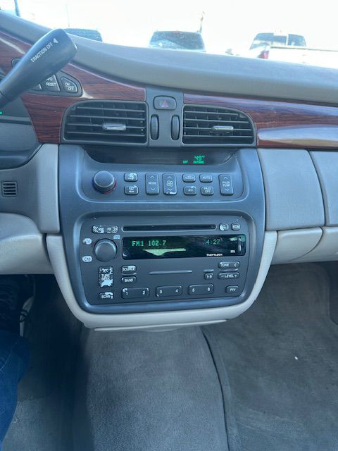 2004 Cadillac DeVille Image 18