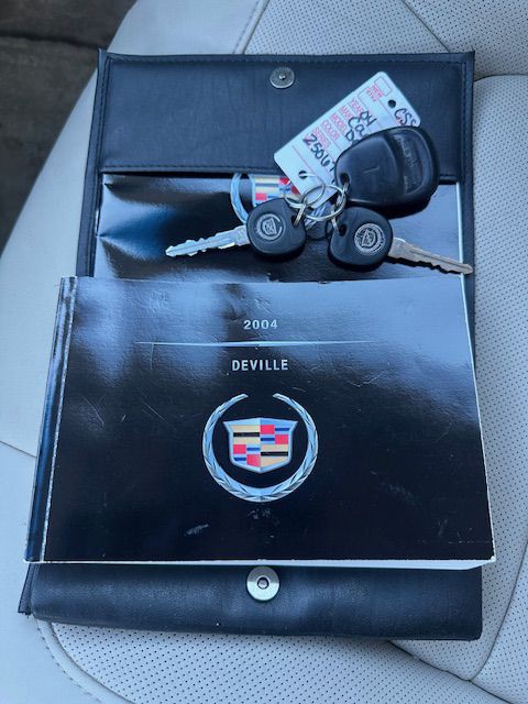 2004 Cadillac DeVille Image 19
