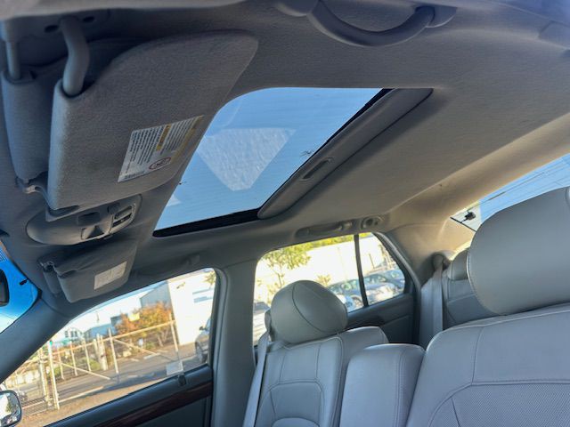 2004 Cadillac DeVille Image 25