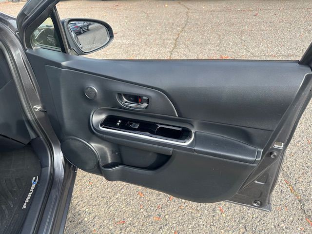 2015 Toyota Prius Image 12