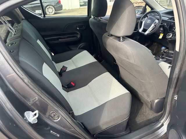 2015 Toyota Prius Image 13