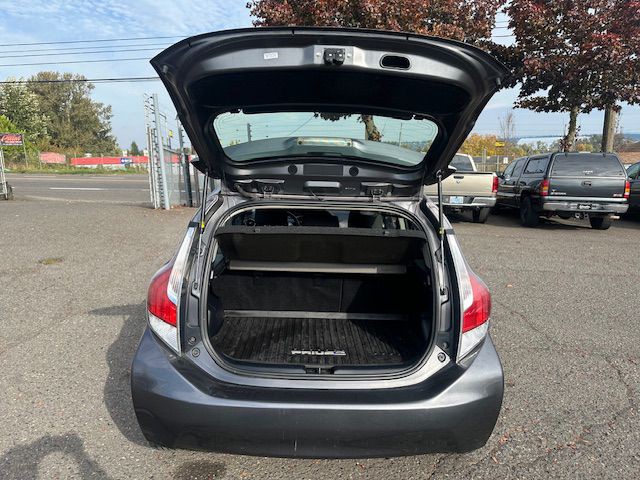 2015 Toyota Prius Image 16