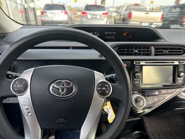2015 Toyota Prius Image 18