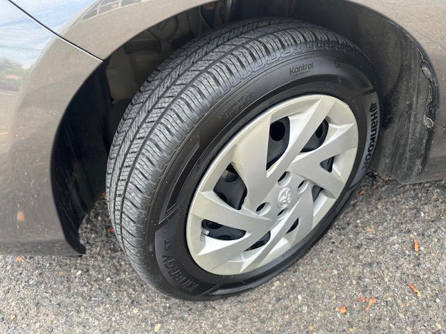 2015 Toyota Prius Image 21