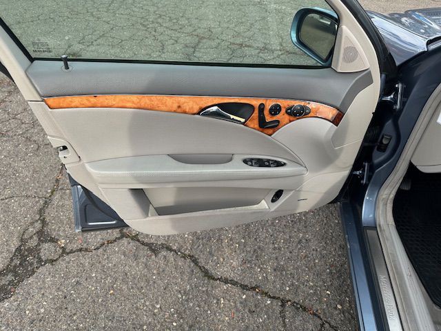 2005 Mercedes-Benz E-Class Image 10