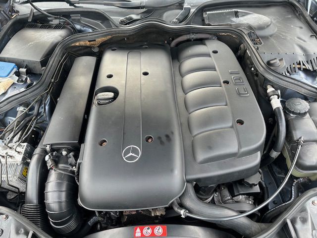 2005 Mercedes-Benz E-Class Image 23