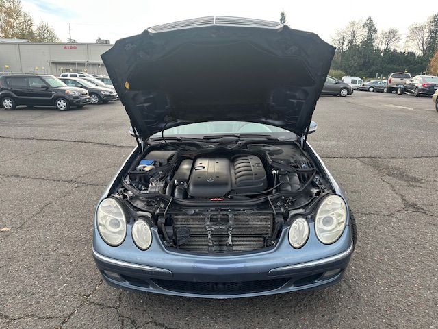 2005 Mercedes-Benz E-Class Image 24