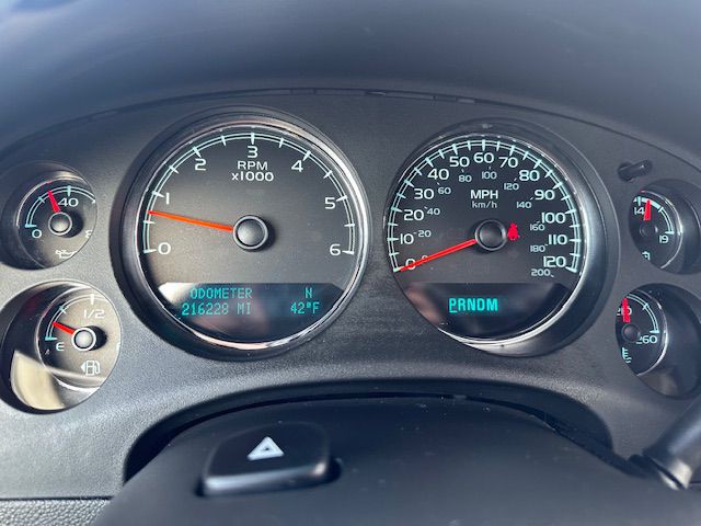 2011 Chevrolet Suburban Image 18