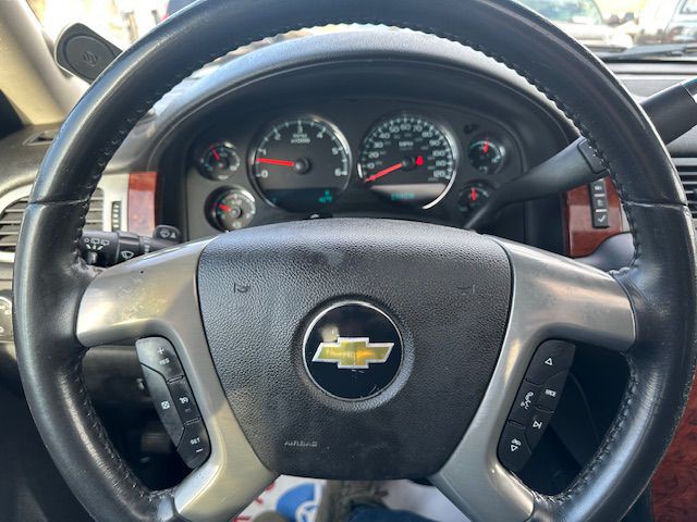 2011 Chevrolet Suburban Image 19