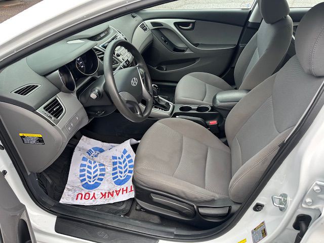 2015 Hyundai Elantra Image 9