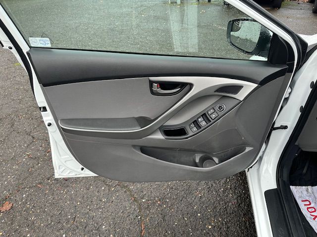 2015 Hyundai Elantra Image 10