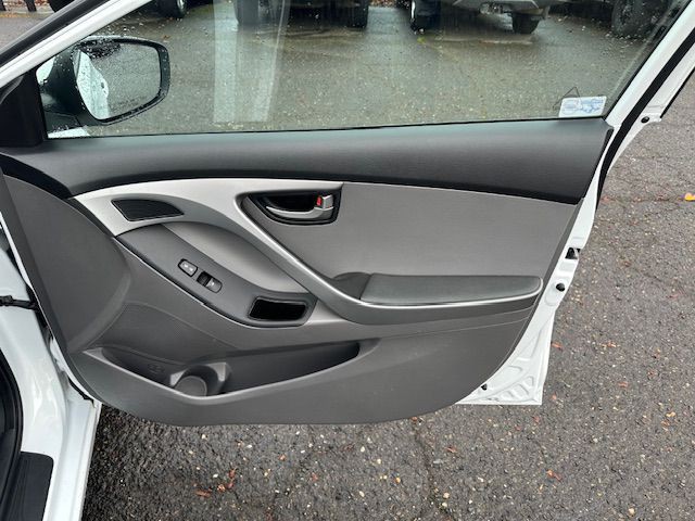 2015 Hyundai Elantra Image 13