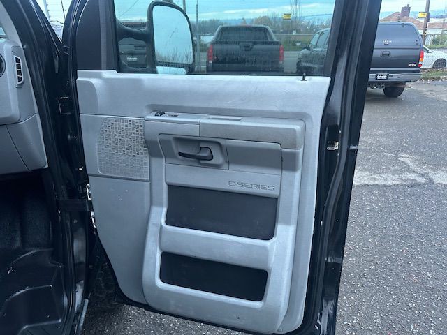 2014 Ford Econoline Image 16